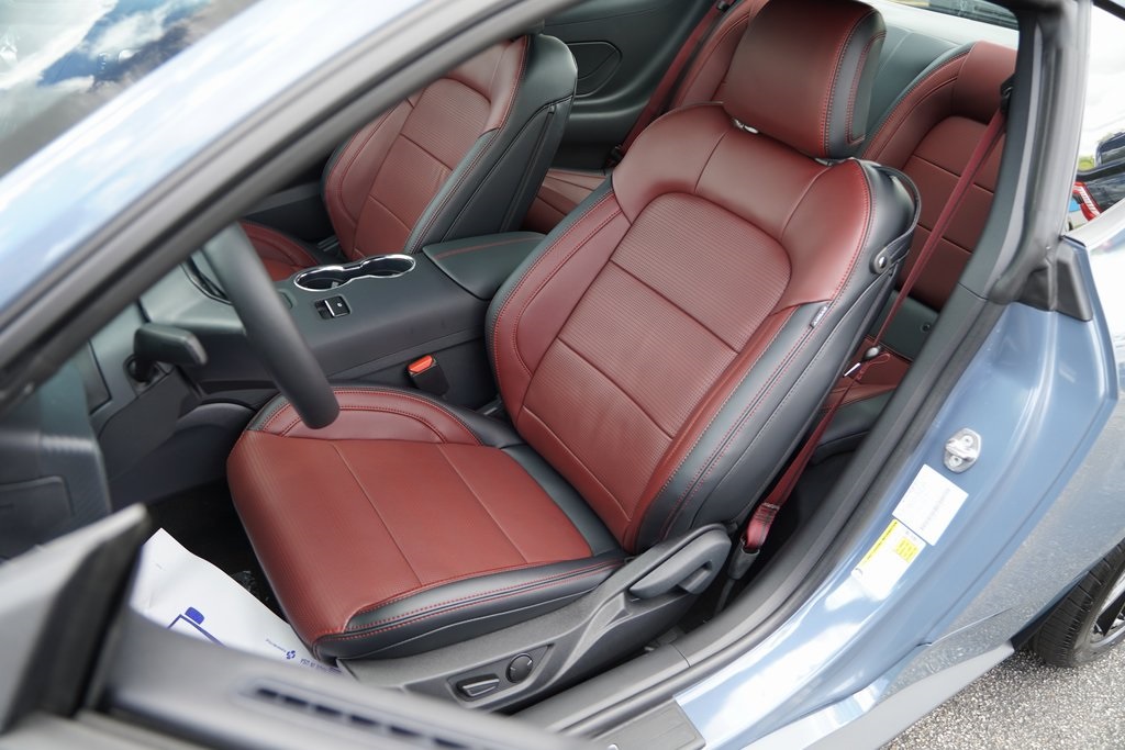 Vehicle image 9 of 18