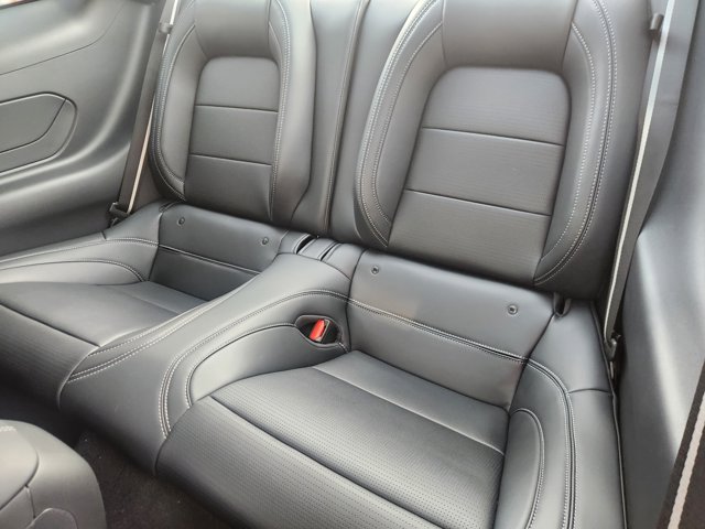 Vehicle image 21 of 23