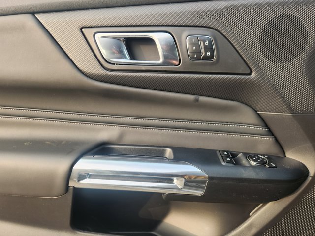 Vehicle image 17 of 23