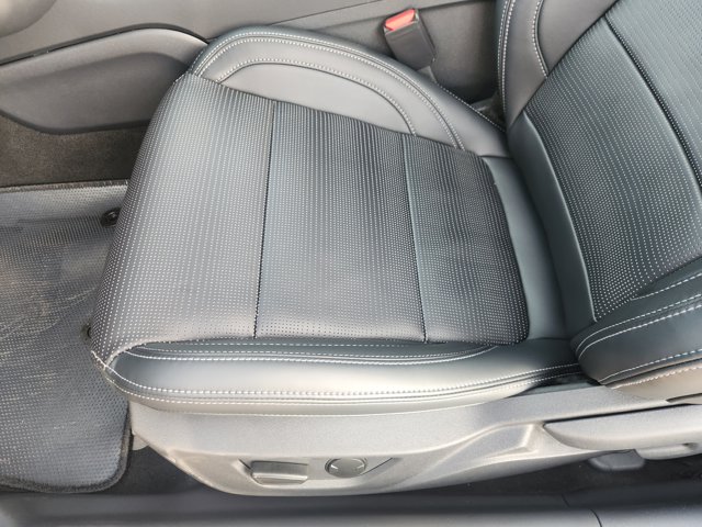 Vehicle image 18 of 23