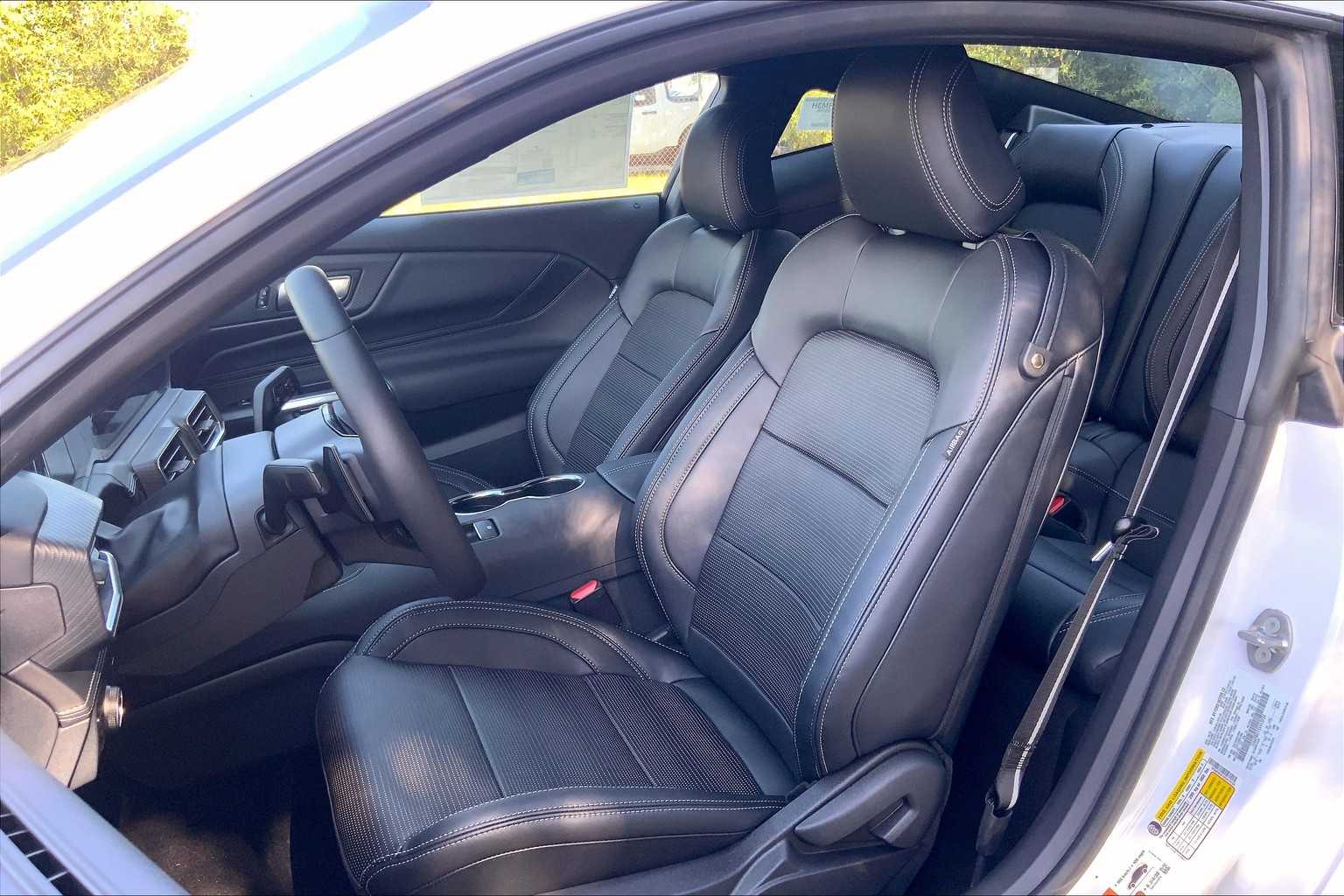 2025 Ford Mustang GT Premium Image 7 of 17