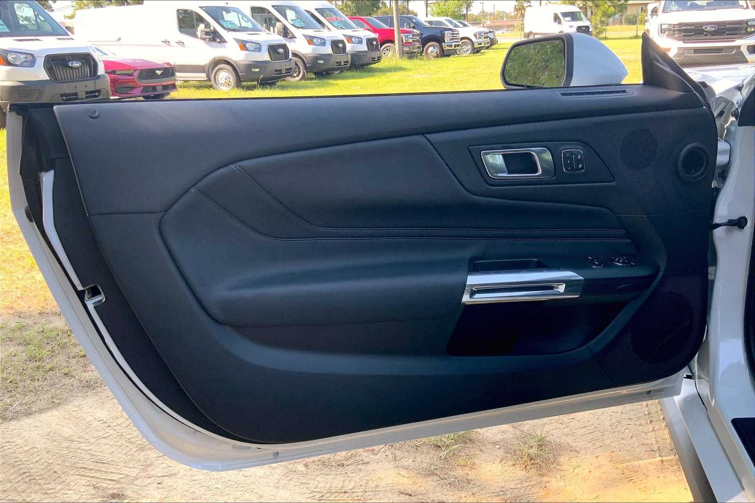 2025 Ford Mustang GT Premium Image 12 of 17