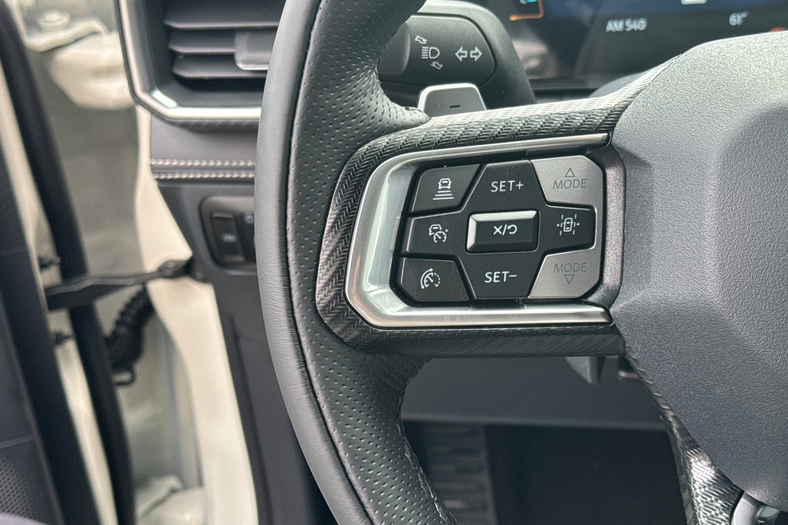 Vehicle image 27 of 33