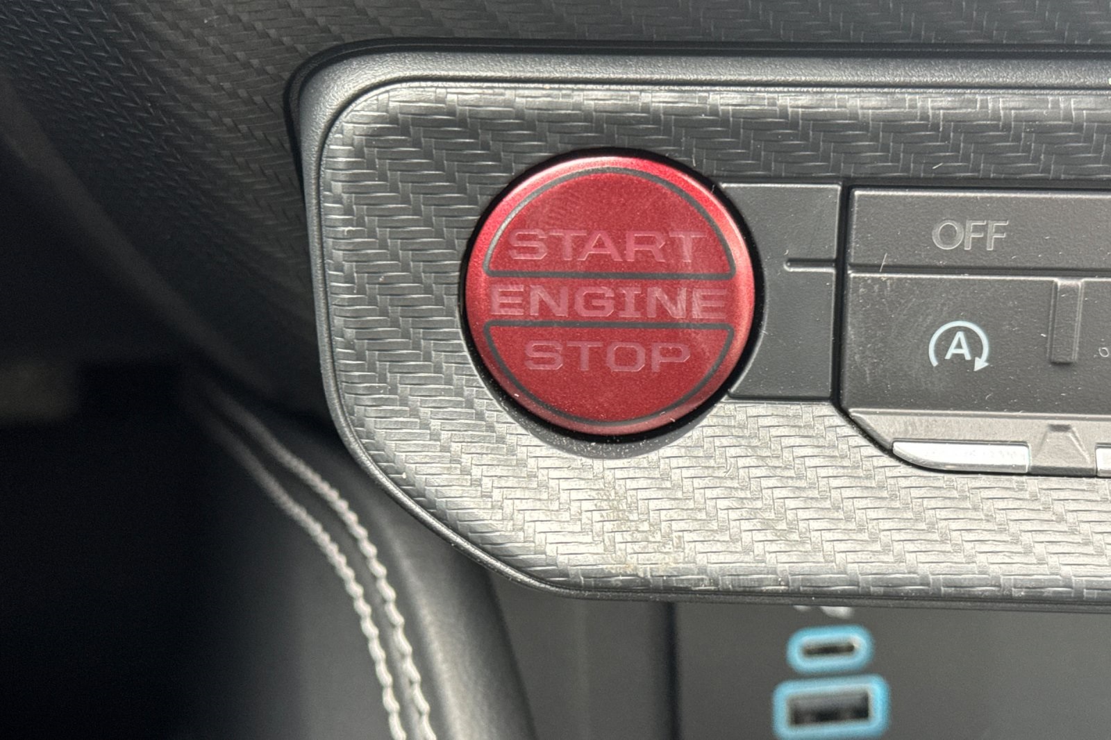 Vehicle image 25 of 33
