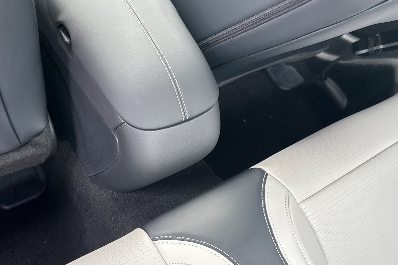 Vehicle image 13 of 33