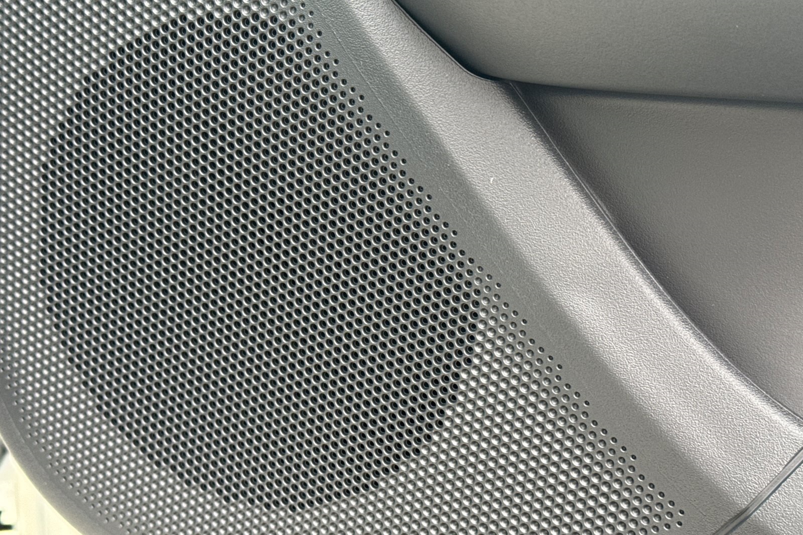 Vehicle image 19 of 33