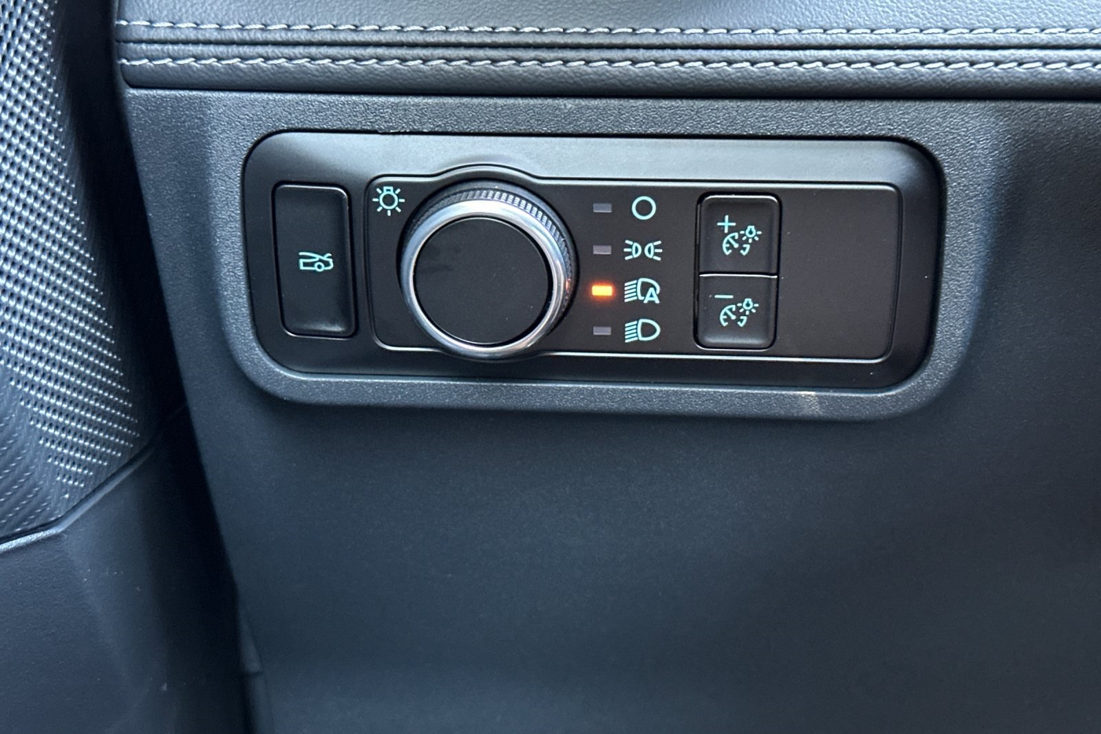 Vehicle image 28 of 31