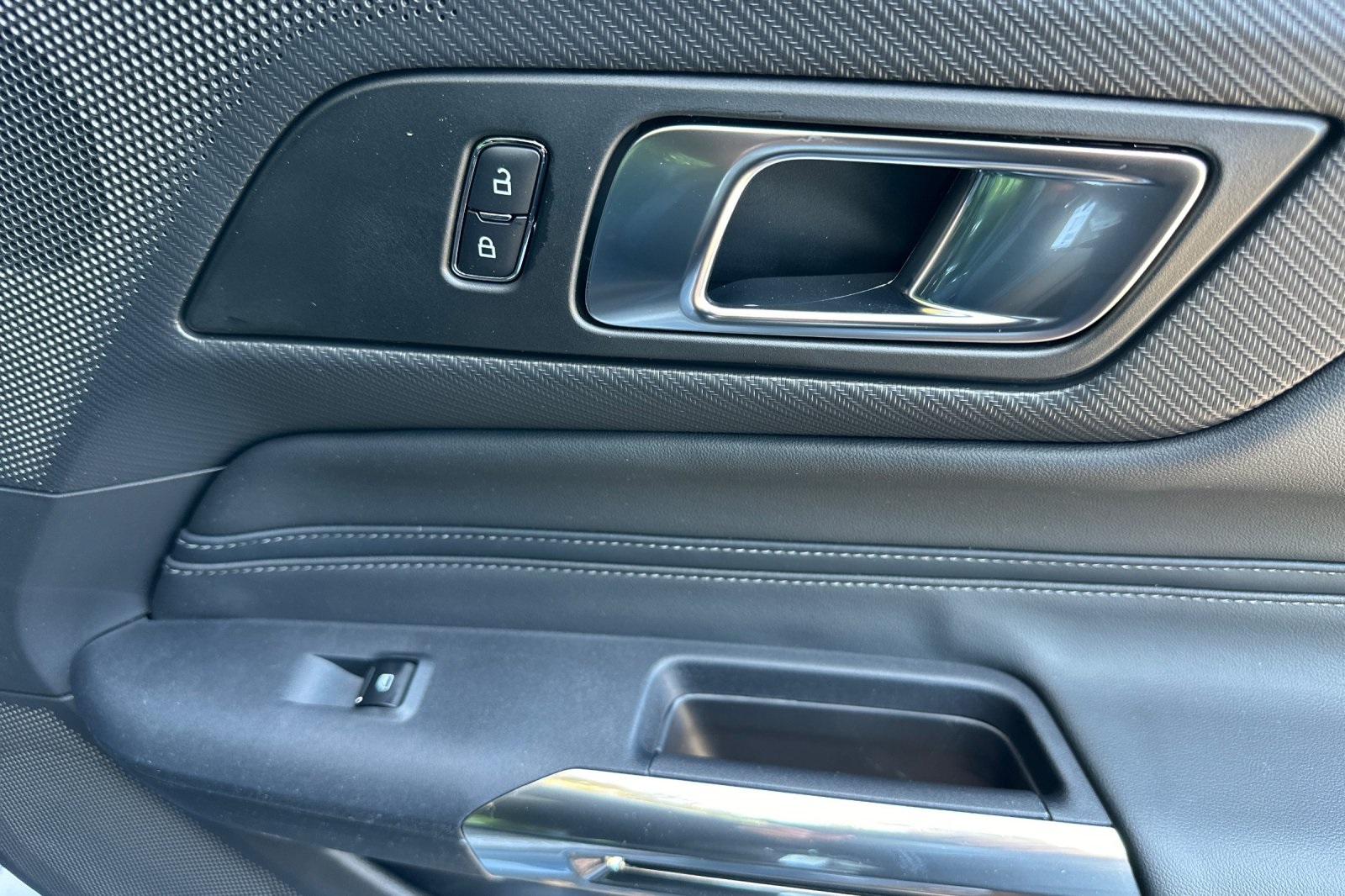 Vehicle image 17 of 31