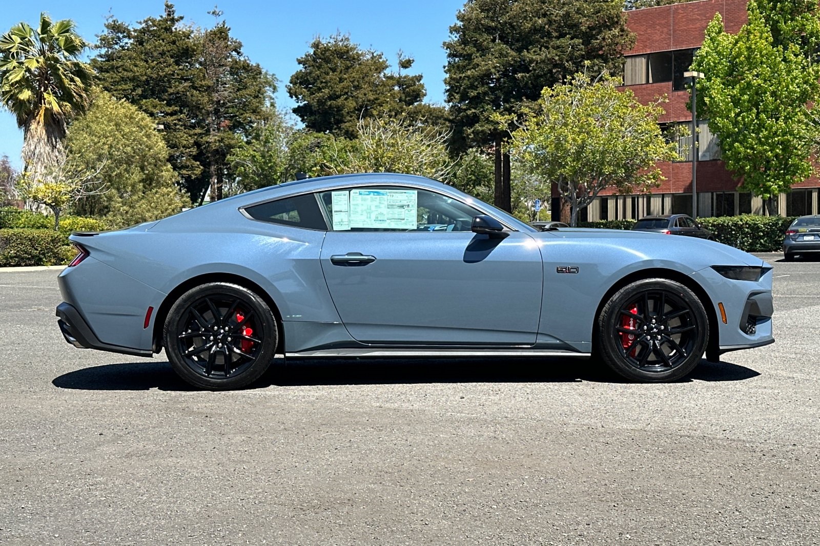Vehicle image 4 of 31