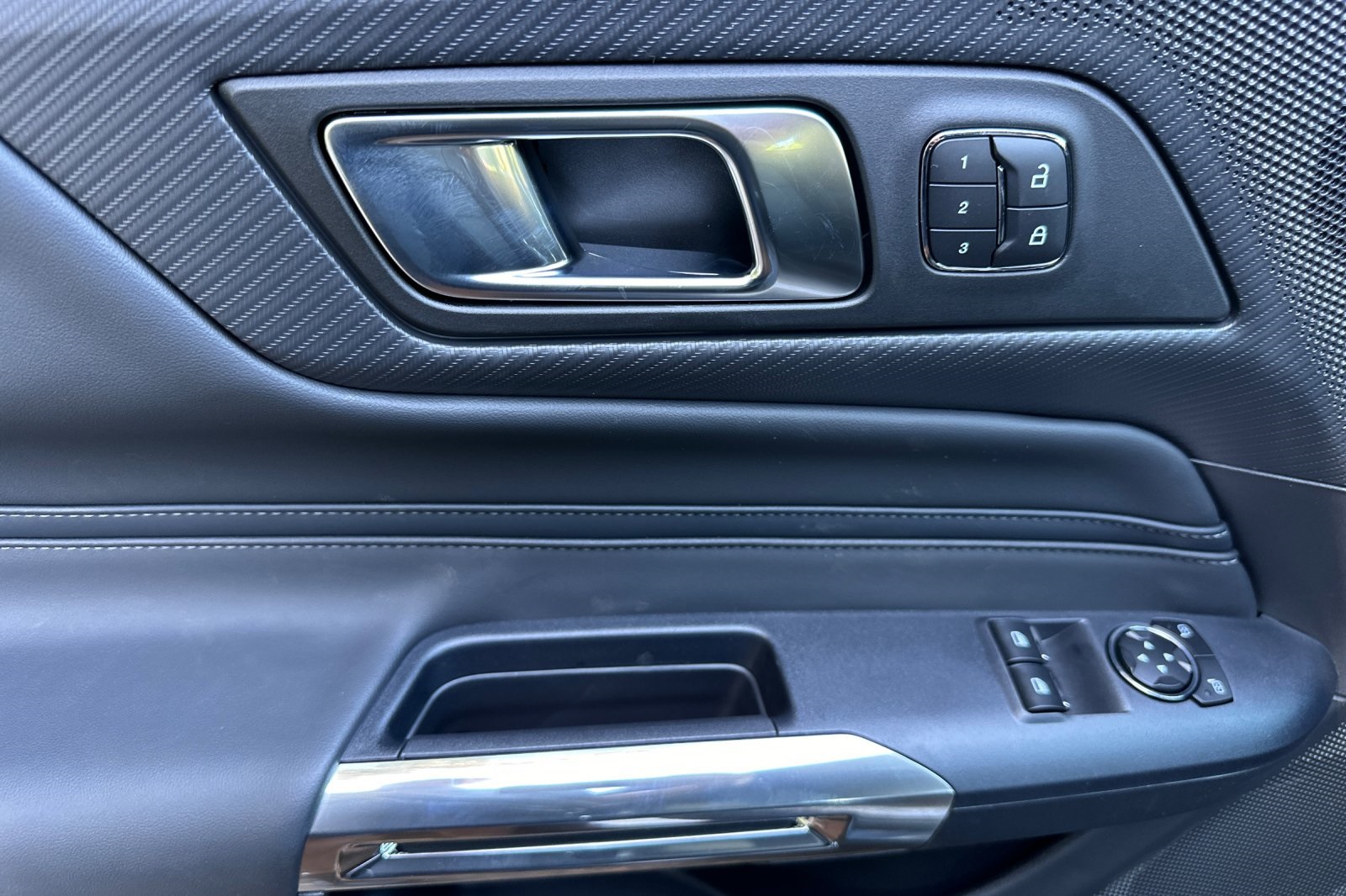 Vehicle image 10 of 31