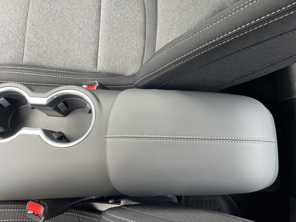 Vehicle image 27 of 31