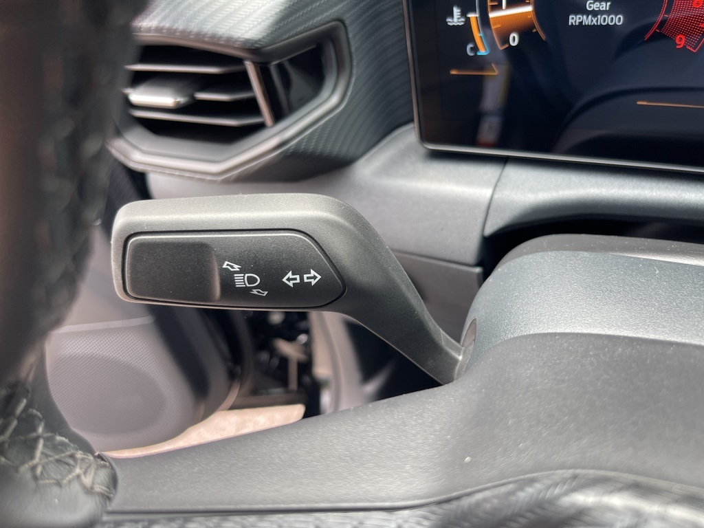 Vehicle image 19 of 31