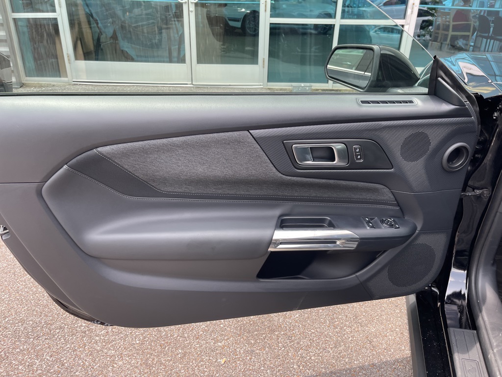 Vehicle image 20 of 31