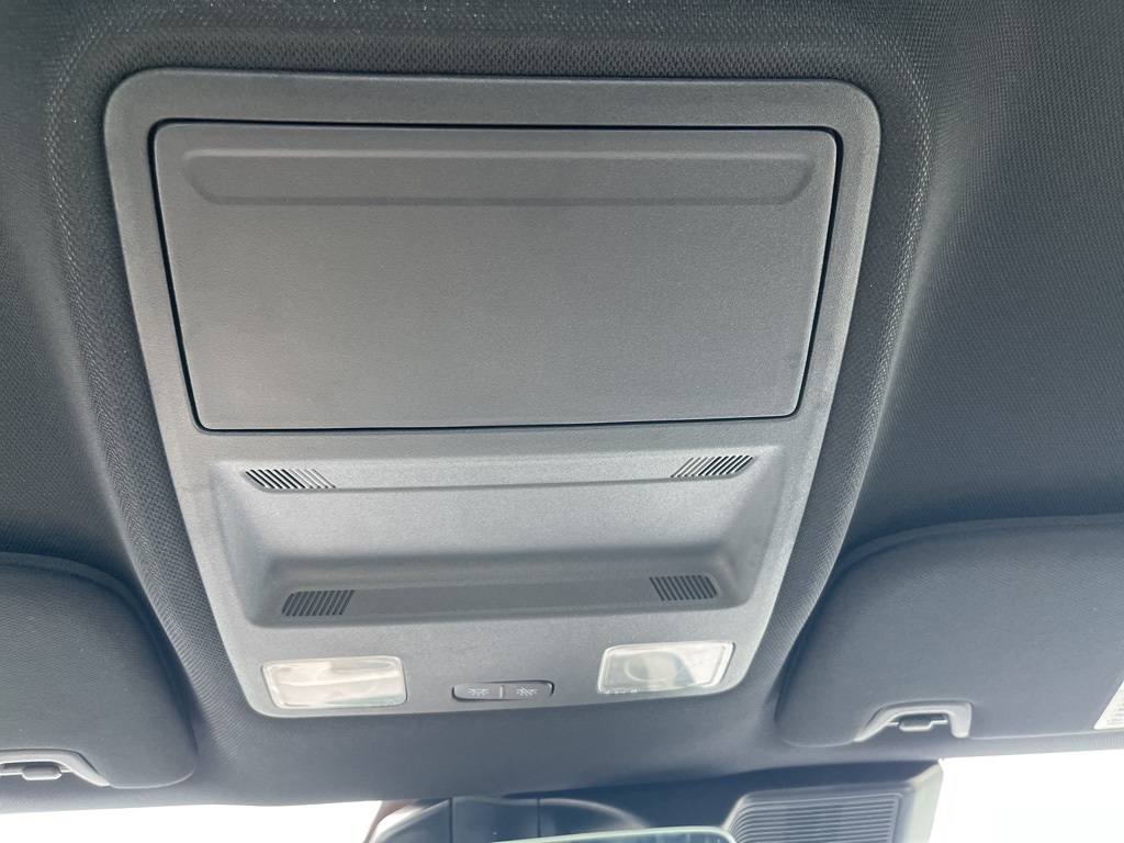 Vehicle image 28 of 31