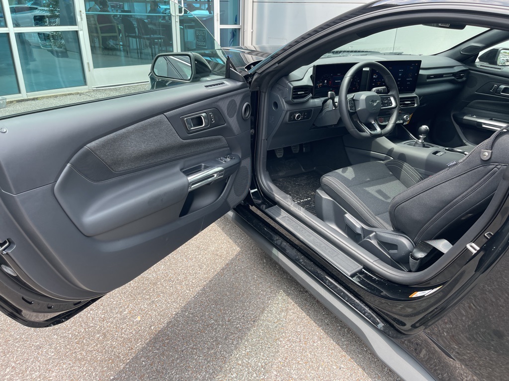 Vehicle image 16 of 31