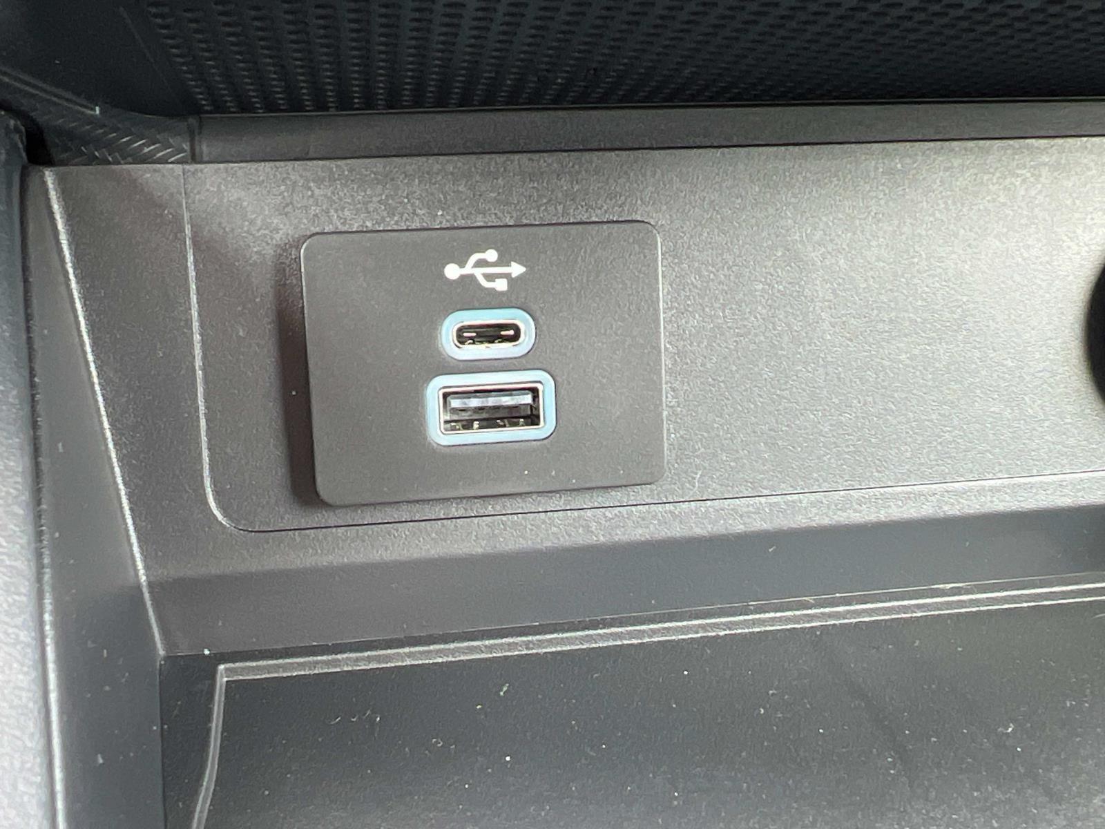 Vehicle image 22 of 31