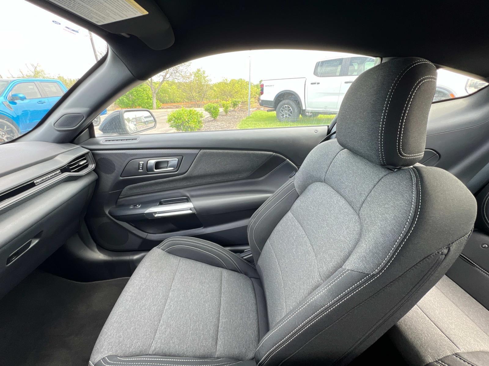 Vehicle image 13 of 31
