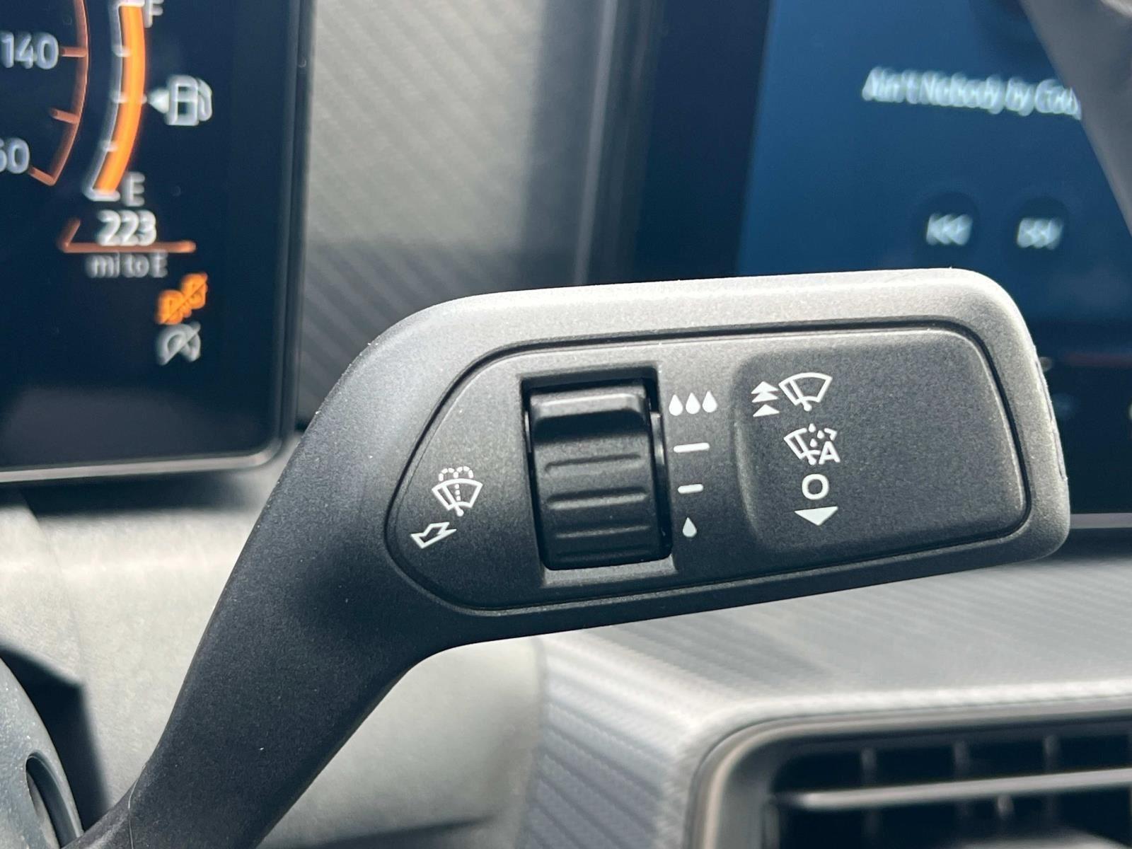 Vehicle image 20 of 31