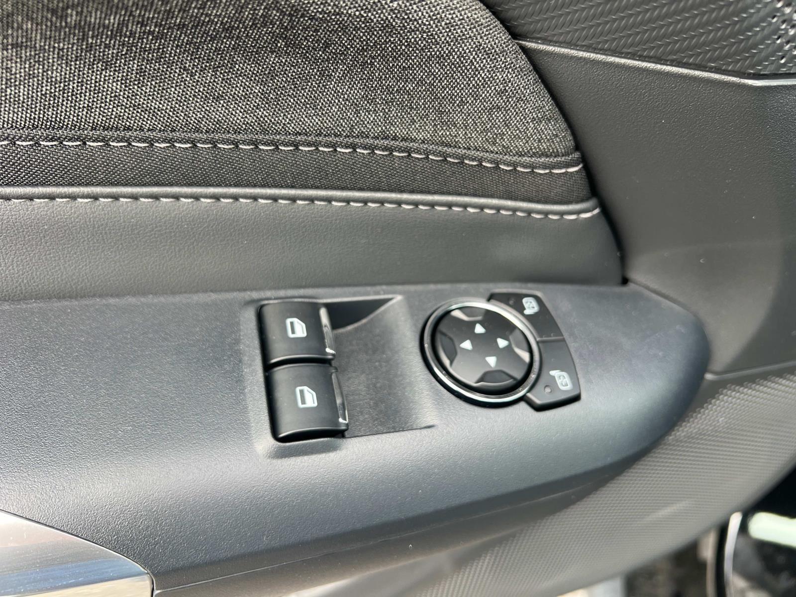 Vehicle image 28 of 31