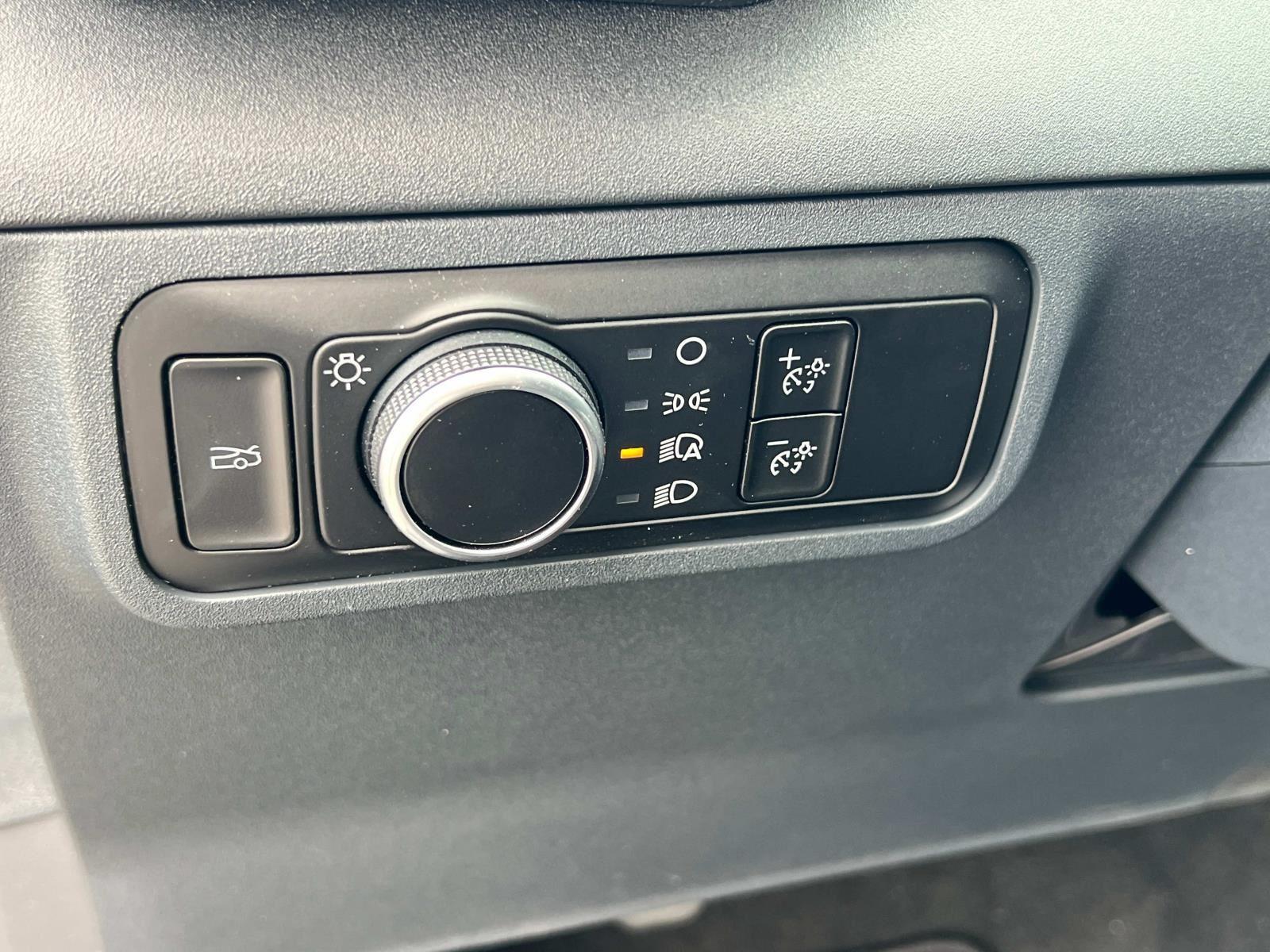 Vehicle image 26 of 31