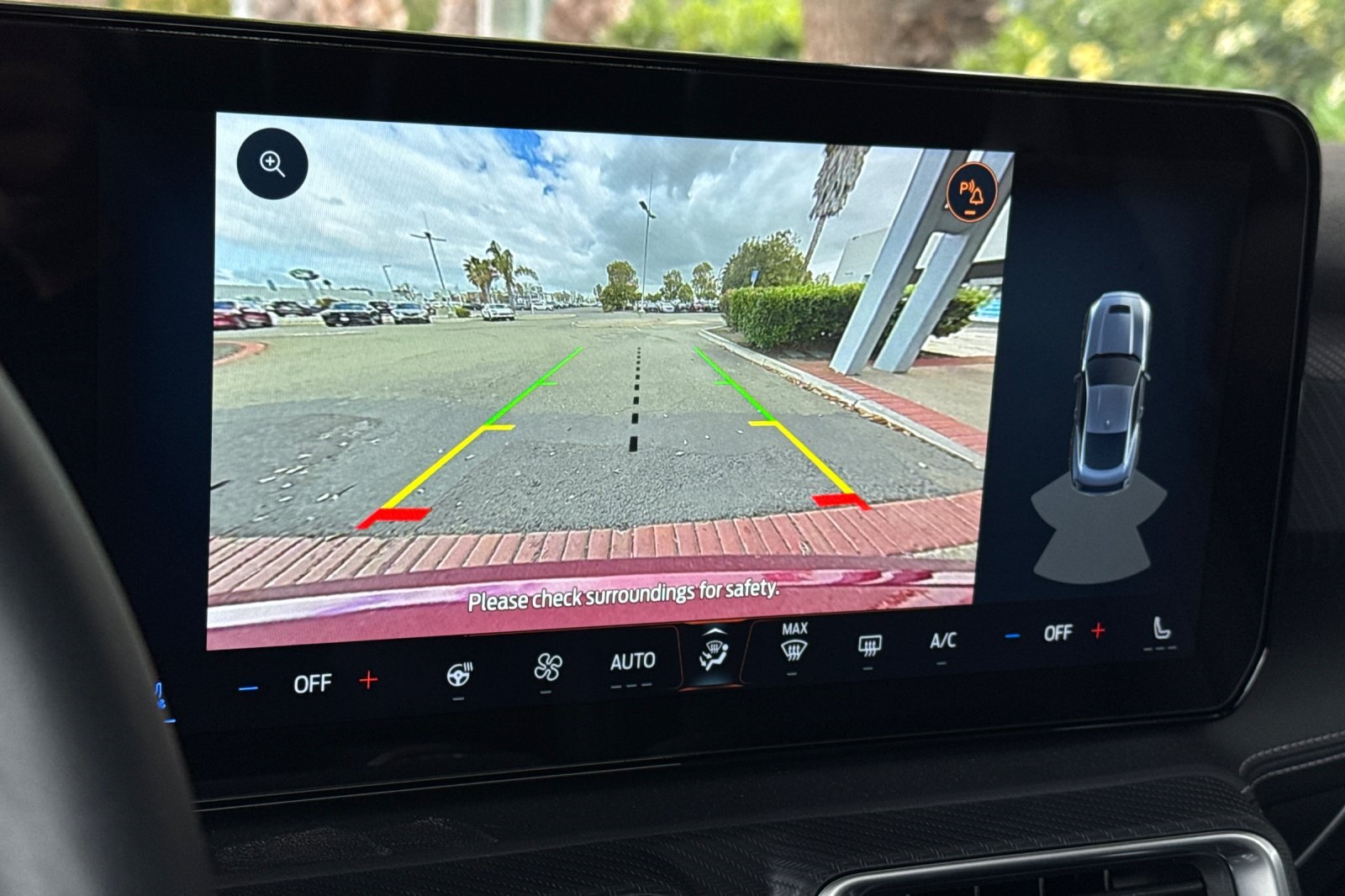 Vehicle image 21 of 32