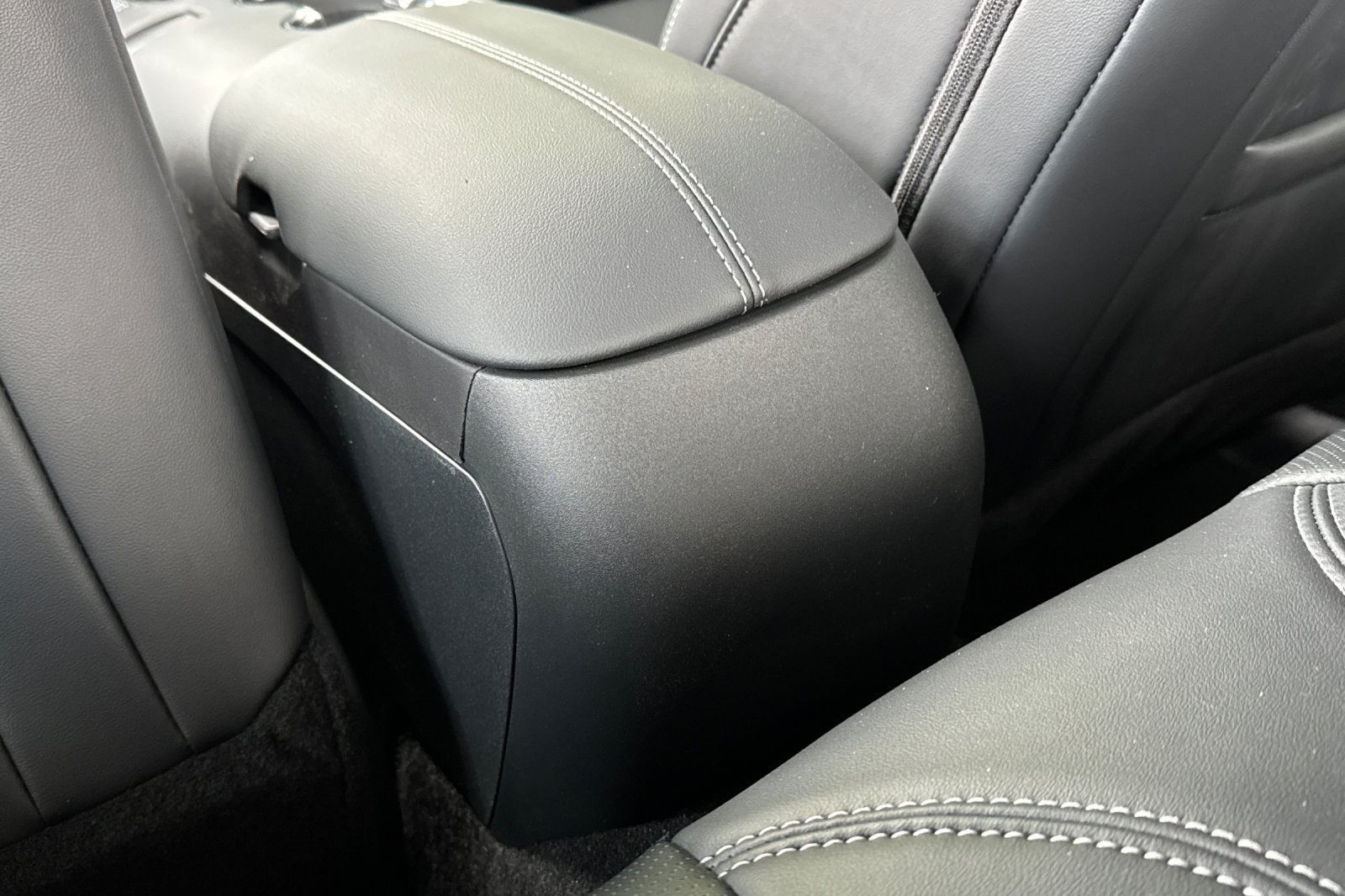 Vehicle image 13 of 32