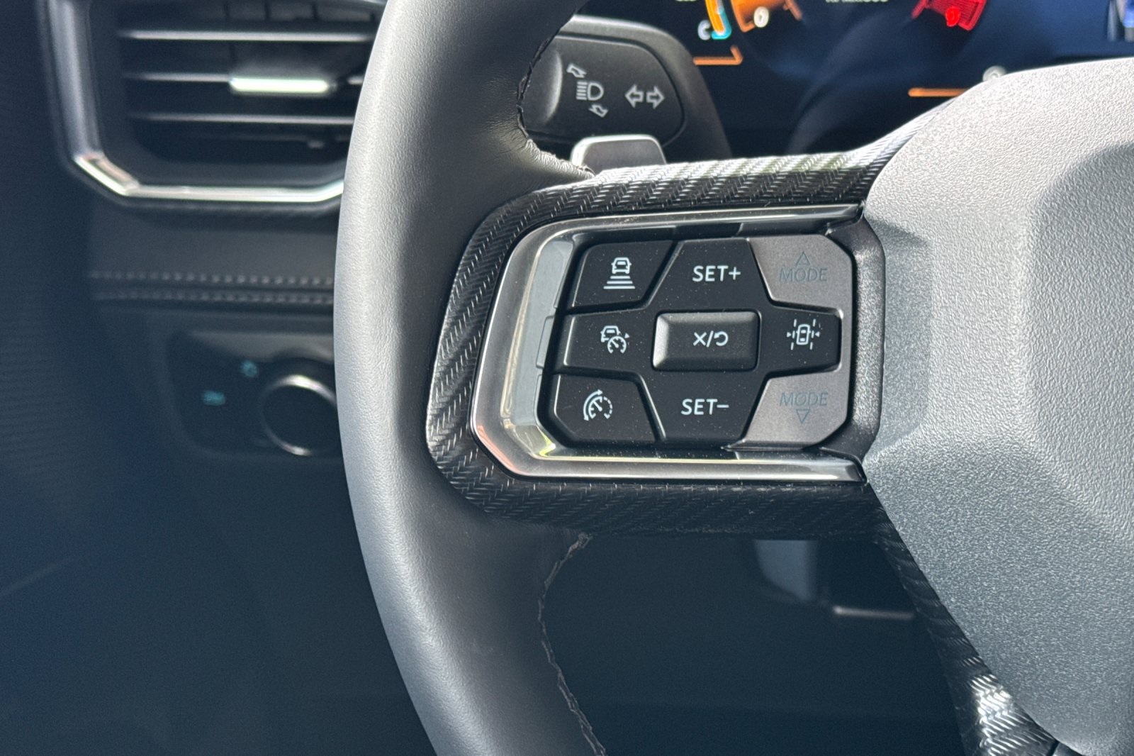 Vehicle image 26 of 32