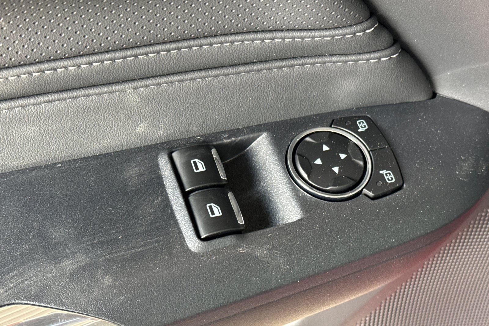 Vehicle image 11 of 32