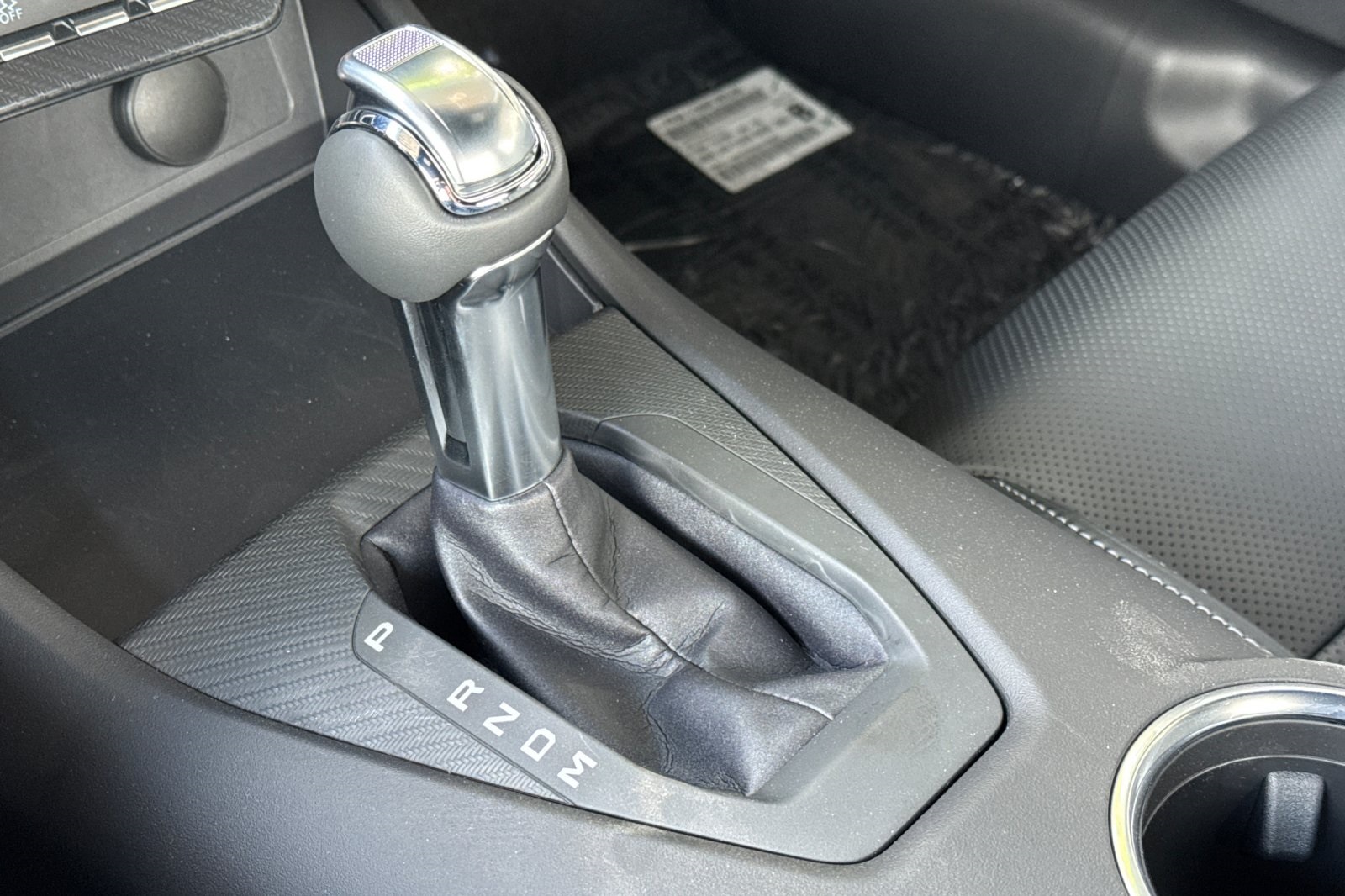 Vehicle image 23 of 32