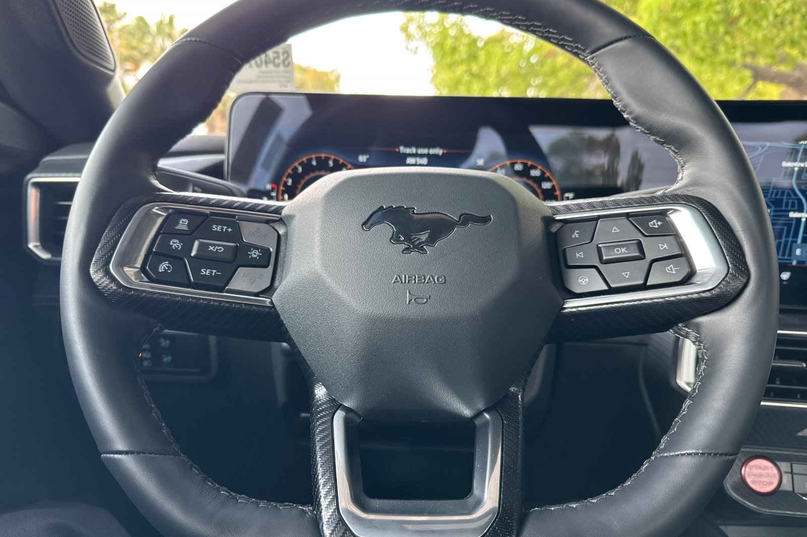 Vehicle image 25 of 32