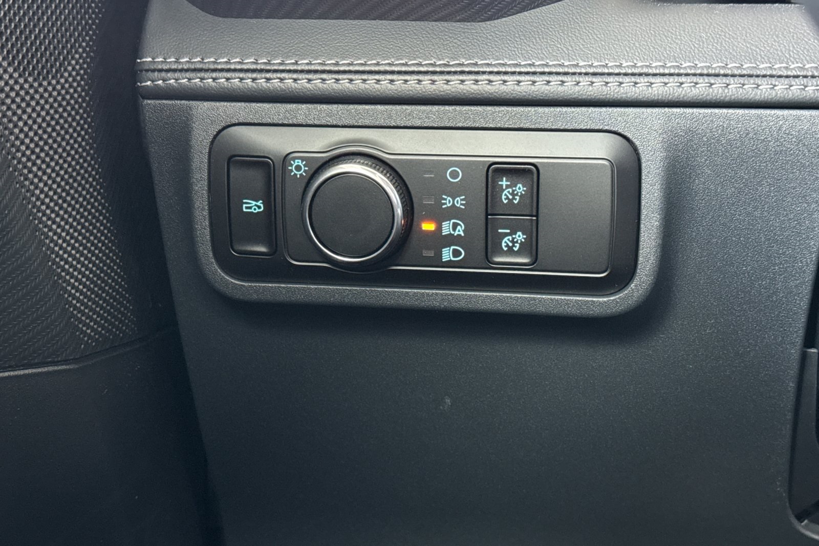 Vehicle image 29 of 32