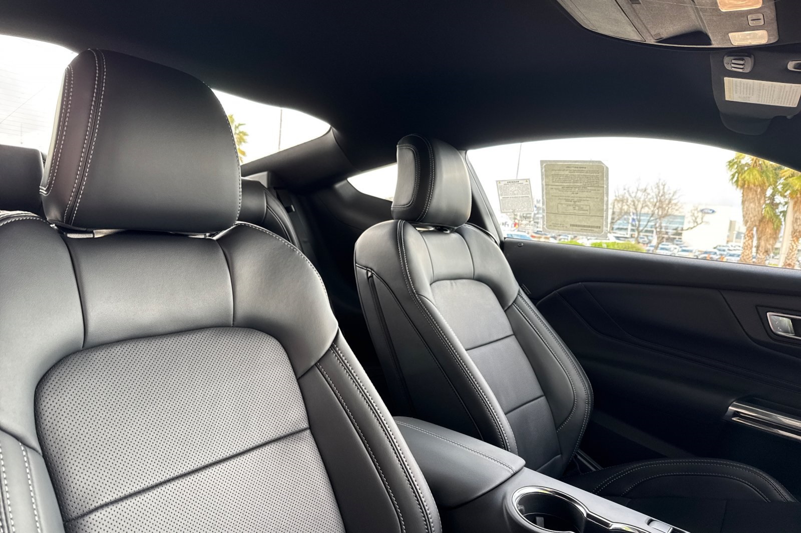 Vehicle image 17 of 32