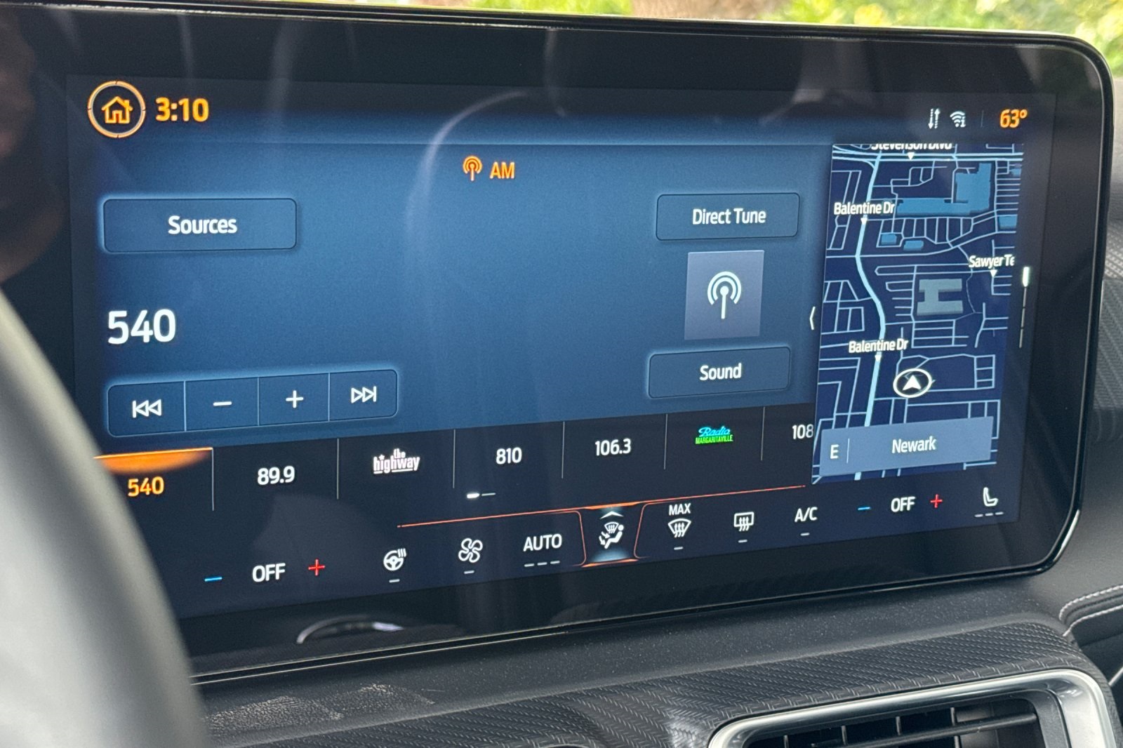 Vehicle image 19 of 32