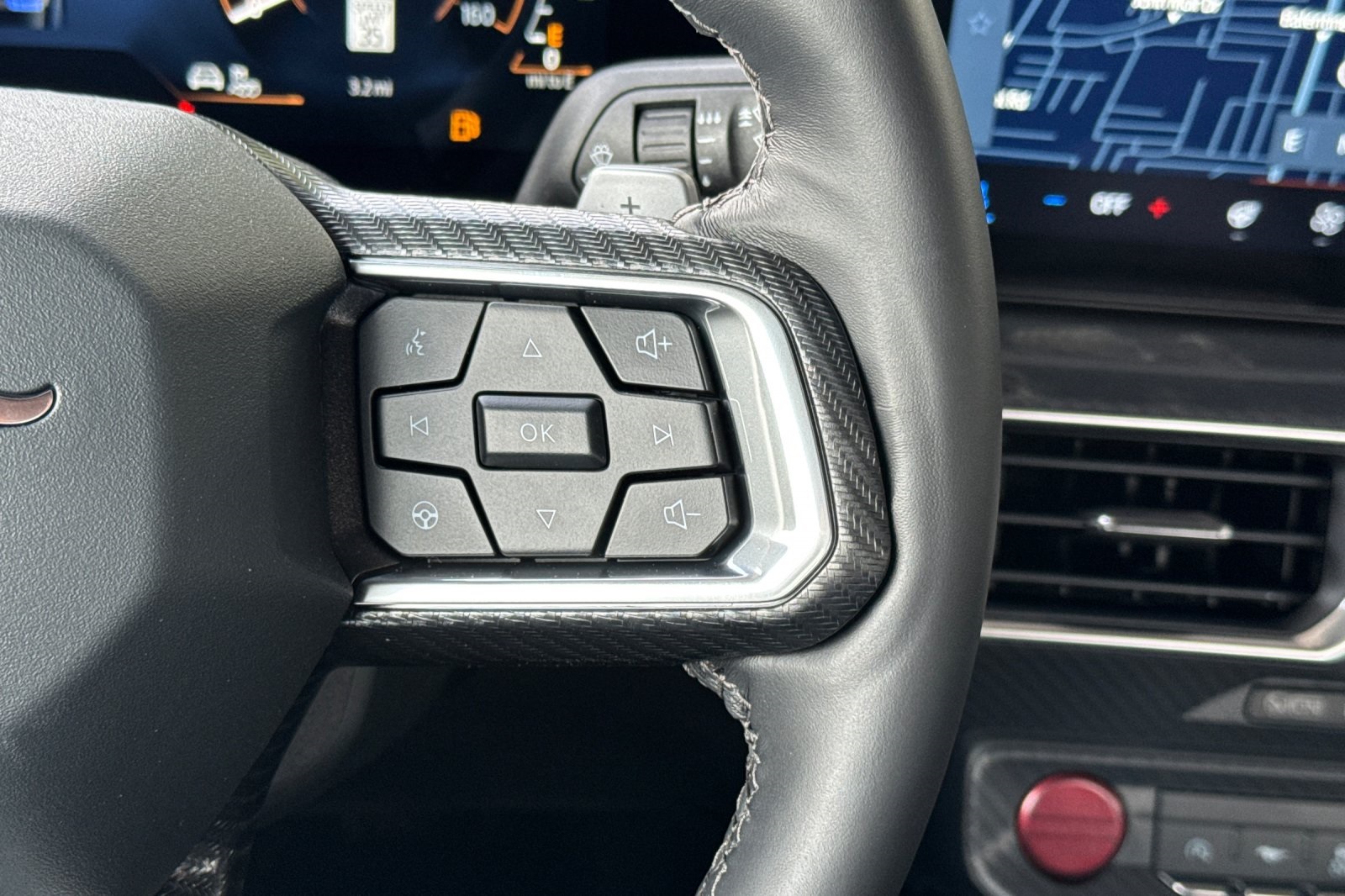 Vehicle image 27 of 32