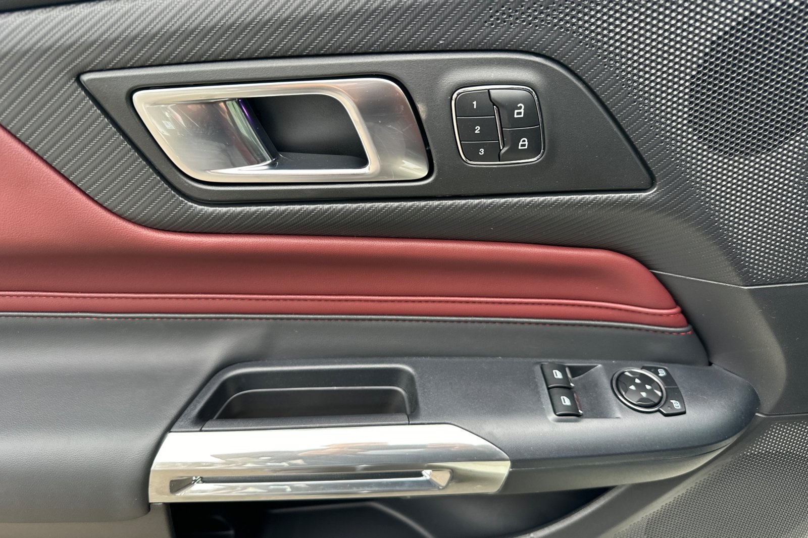 Vehicle image 10 of 31
