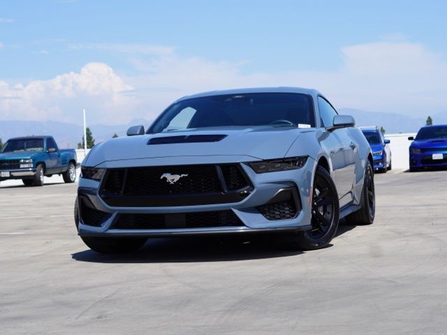 2025 Ford Mustang GT Image 2 of 38