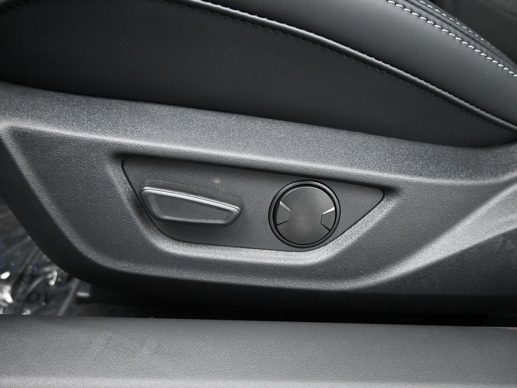 Vehicle image 47 of 50
