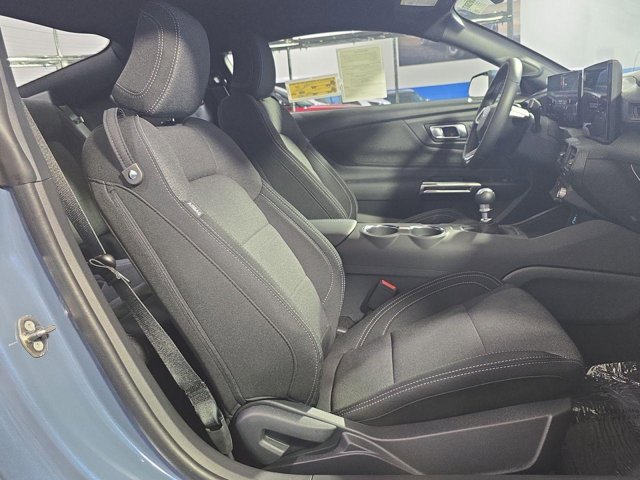Vehicle image 13 of 31