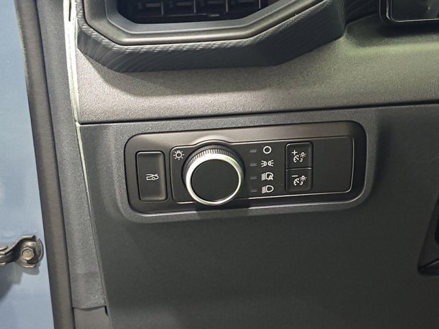 Vehicle image 21 of 31