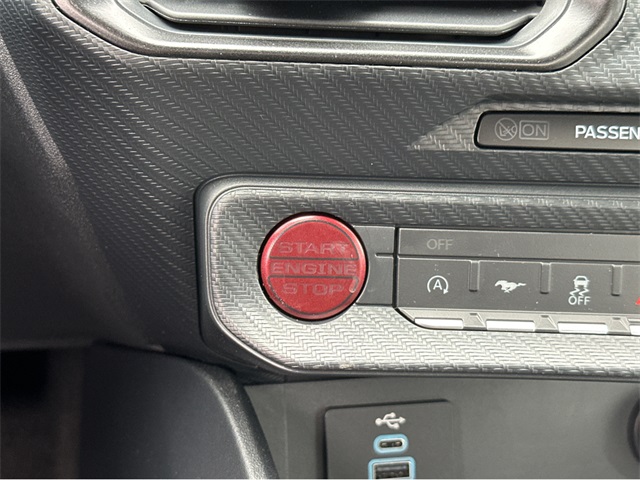 Vehicle image 25 of 43
