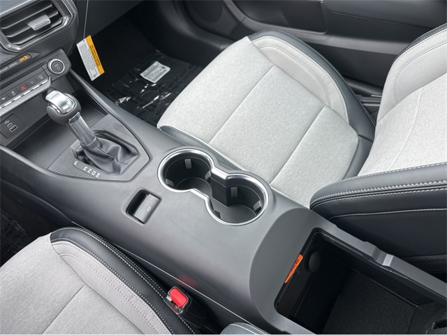 Vehicle image 32 of 43