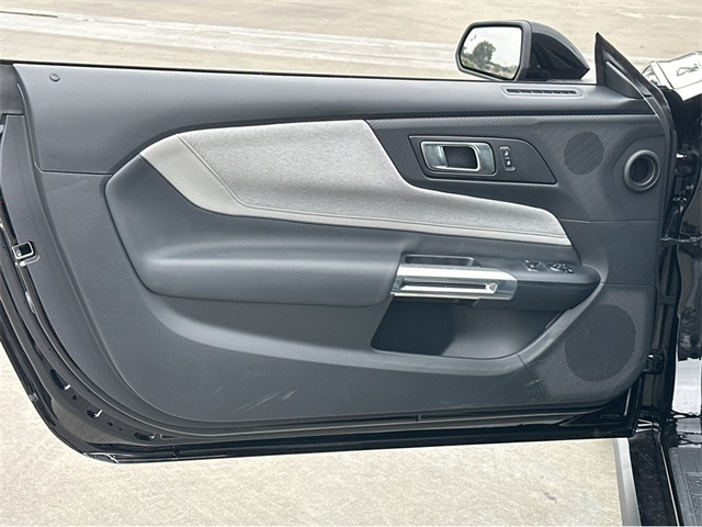 Vehicle image 35 of 43