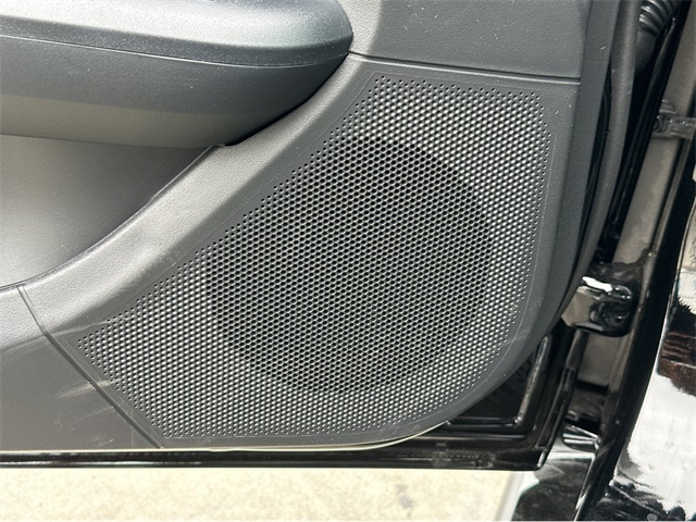 Vehicle image 36 of 43