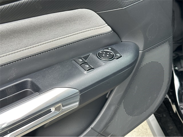 Vehicle image 38 of 43