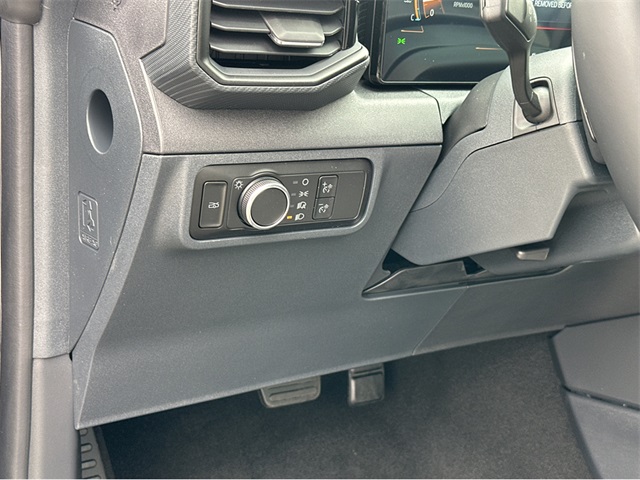 Vehicle image 33 of 43