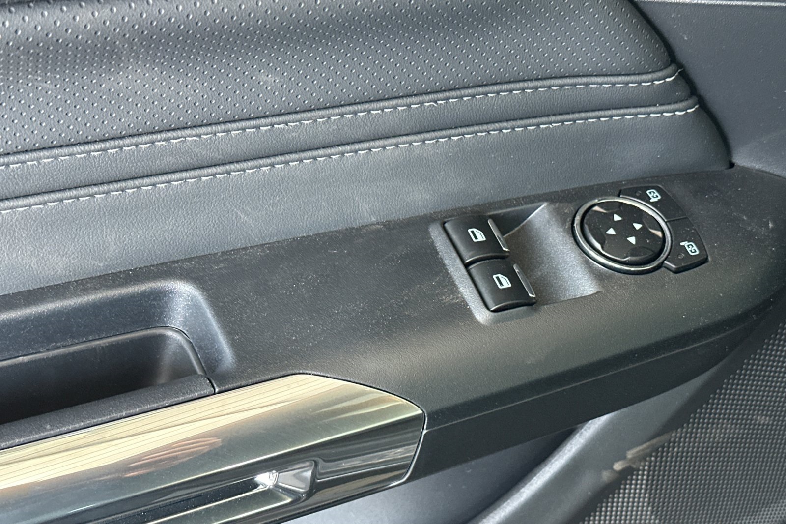 Vehicle image 27 of 31