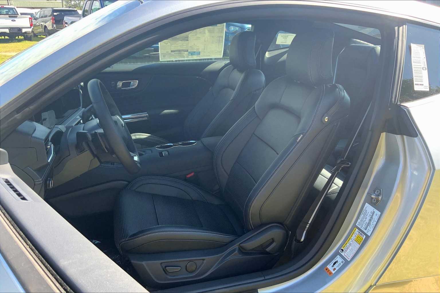 2025 Ford Mustang GT Premium Image 7 of 17