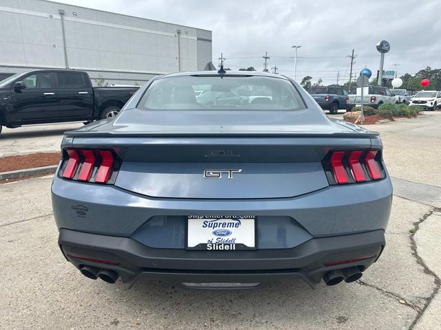 2025 Ford Mustang GT Image 2 of 15
