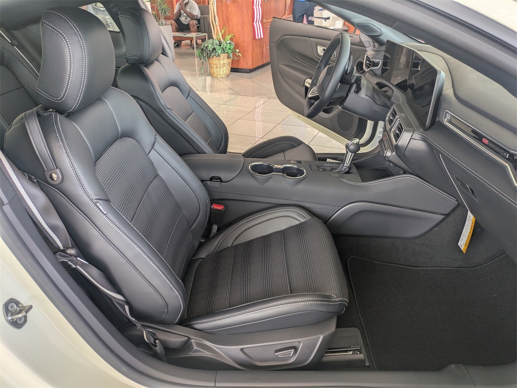 2025 Ford Mustang GT Premium Image 11 of 22