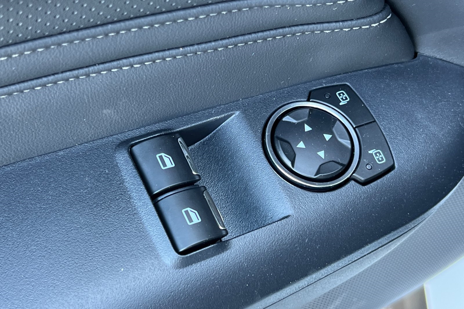 Vehicle image 22 of 30